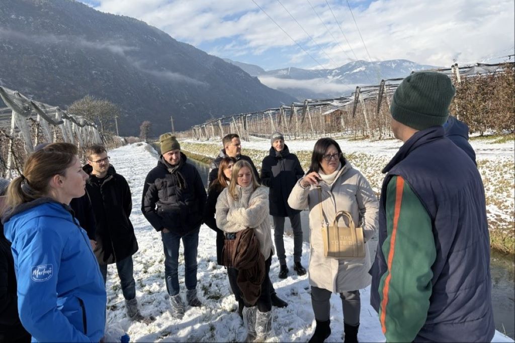 Agraya team and other members of the visit