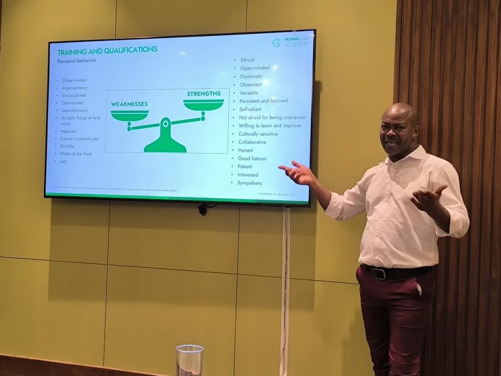 GLOBALG.A.P. expert leading the training session in India