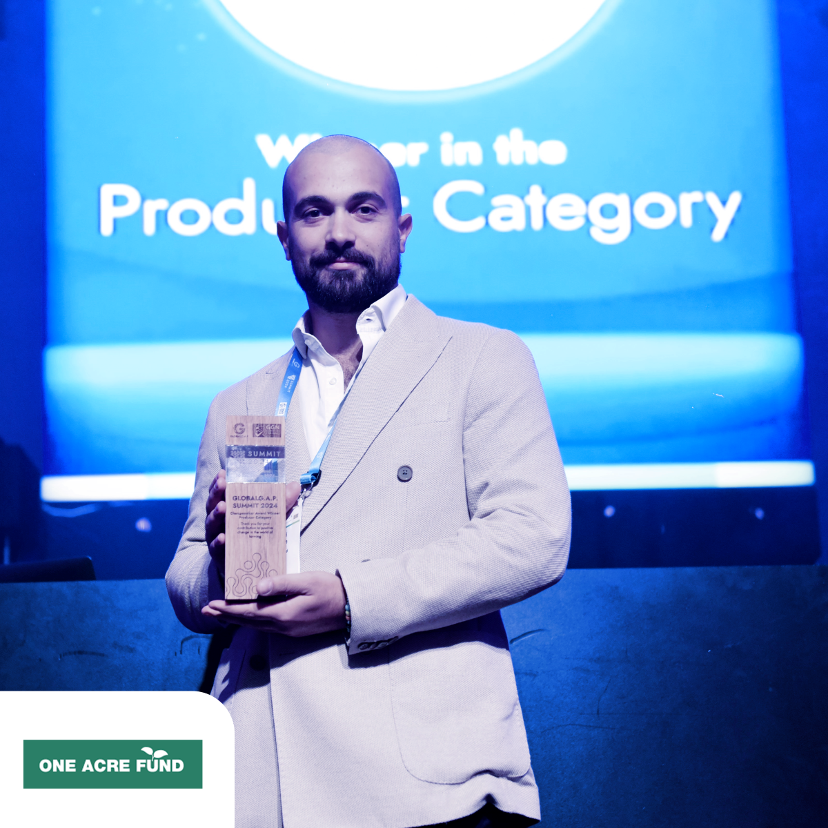 One Acre Fun representative receives the Producer Changemaker award in 2024 at the GLOBALG.A.P. SUMMIT in Poland.